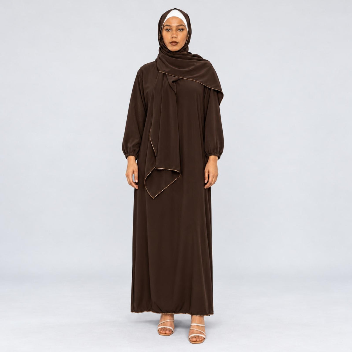 Abaya grandes tailles marron avec châle Modèle Camila