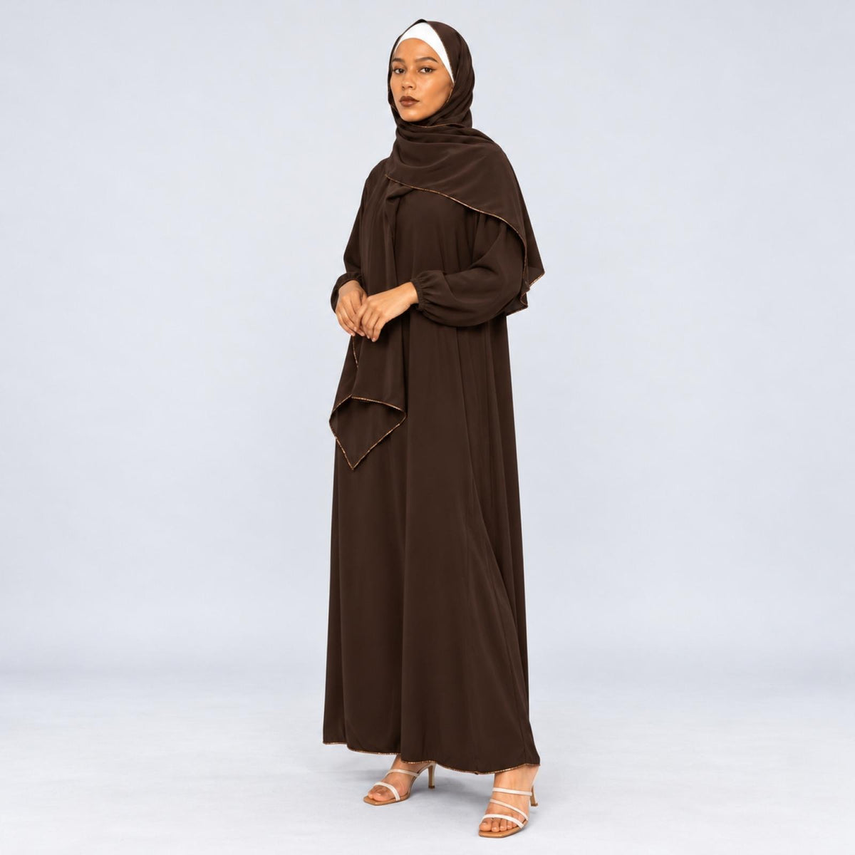 Abaya grandes tailles marron avec châle Modèle Camila - vue 2