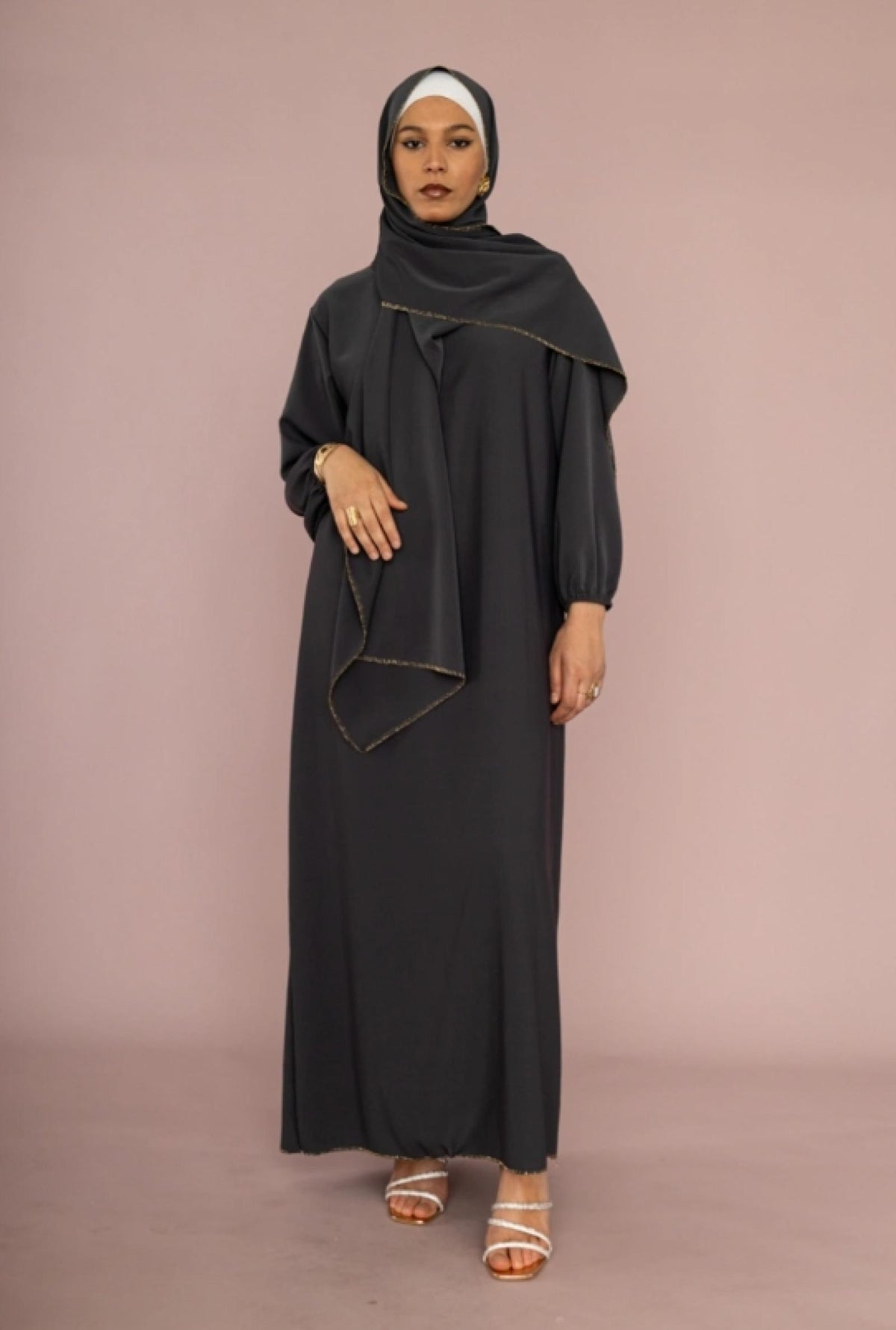 Abaya grandes tailles noire avec châle Modèle Camila - Santa Mode