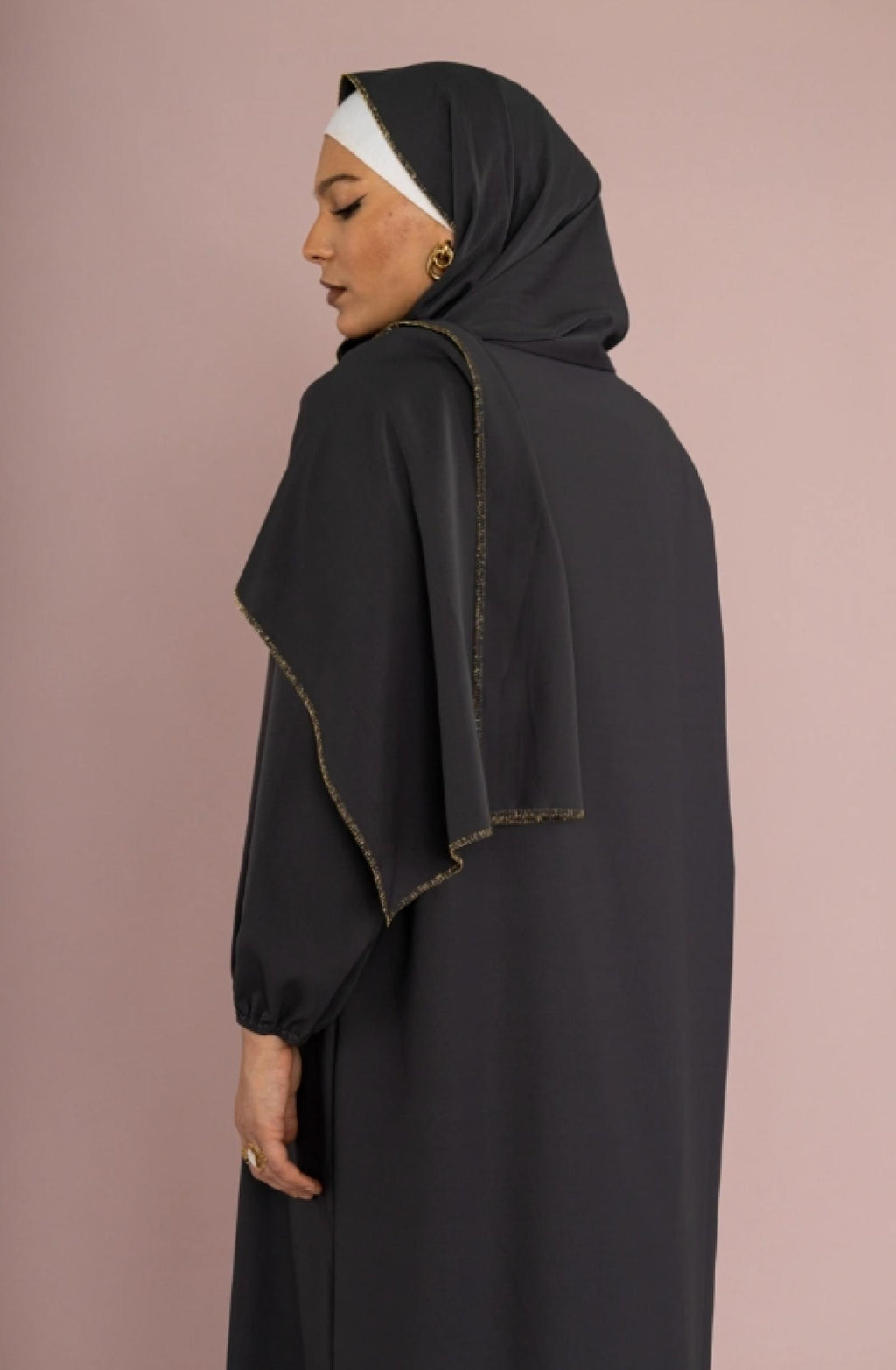 Abaya grandes tailles noire avec châle Modèle Camila - Santa Mode - vue 4
