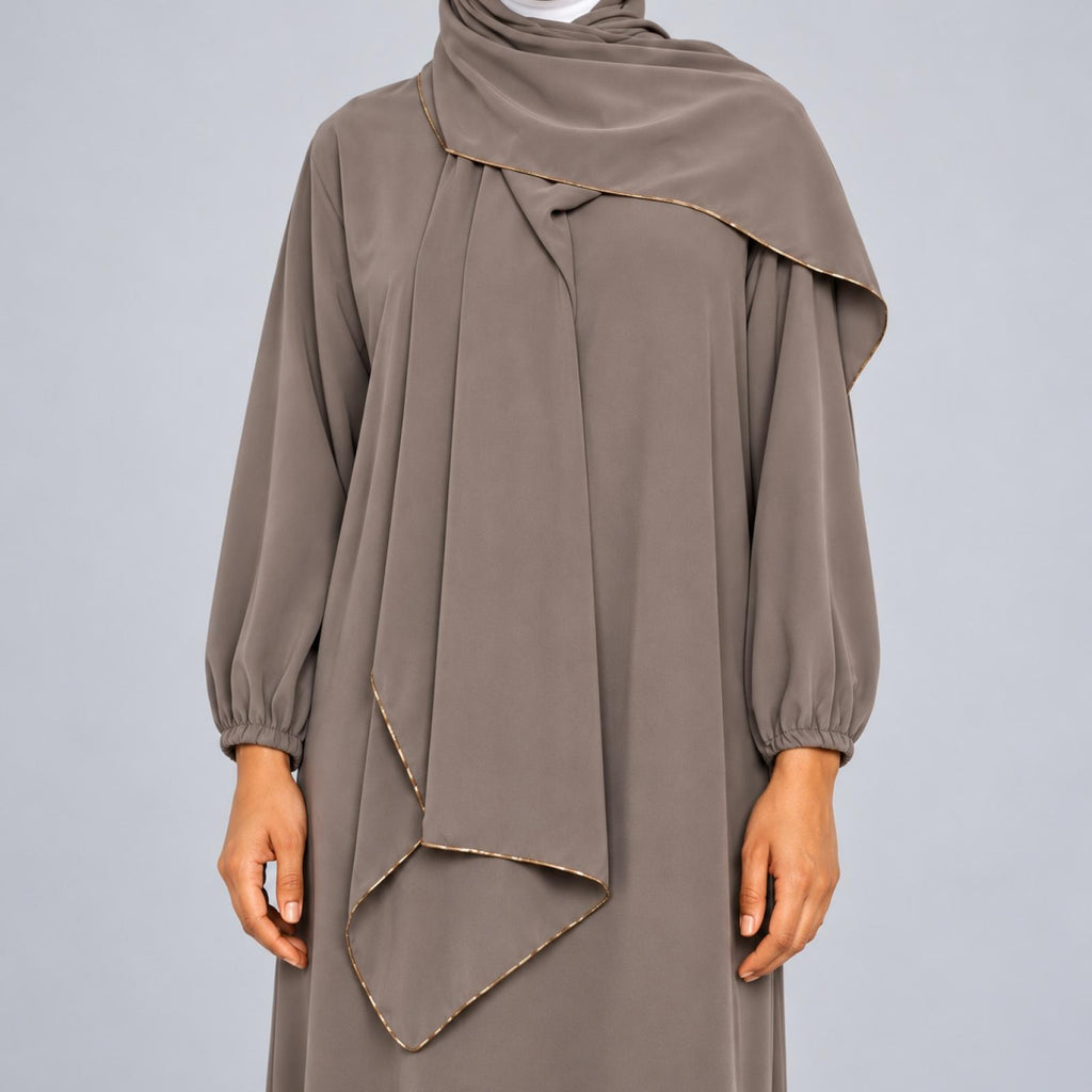 Abaya grandes tailles taupe avec châle Modèle Camila - vue 4
