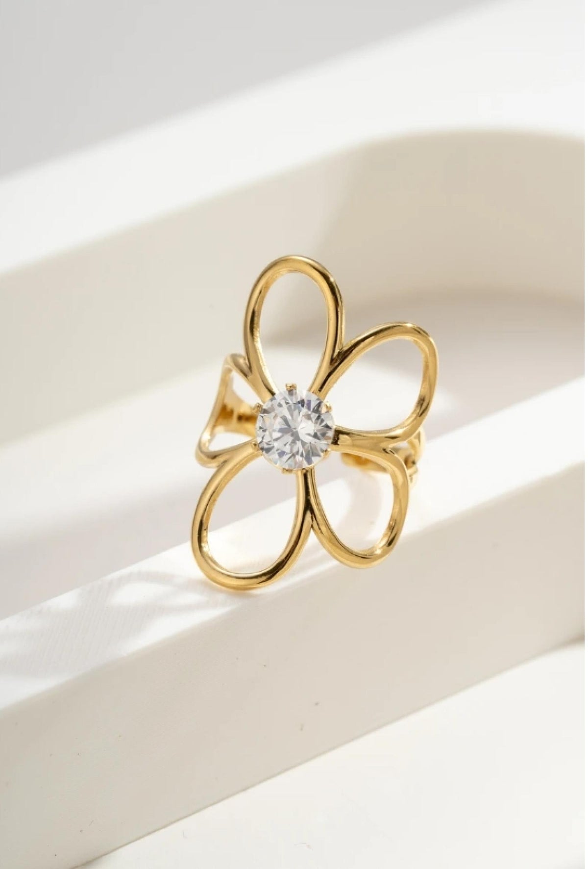 Bague Fleur Dorée – Délicate & Brillante