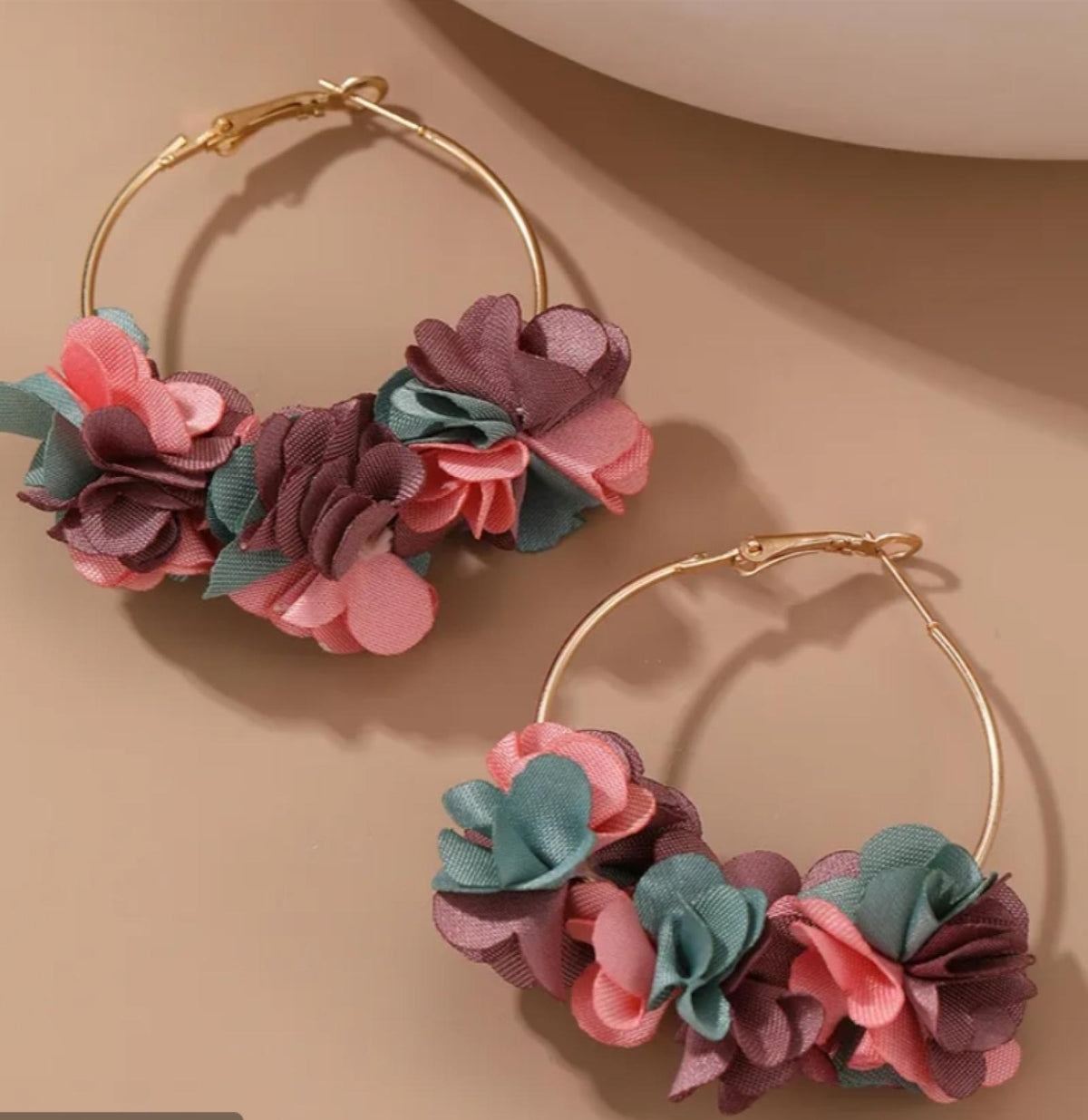 Boucles d'oreilles Créoles Fleurs en Tissu Bleues - vue 6