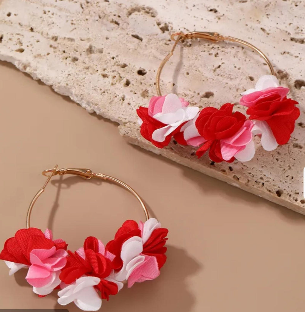 Boucles d'oreilles Créoles Fleurs en Tissu Rouge