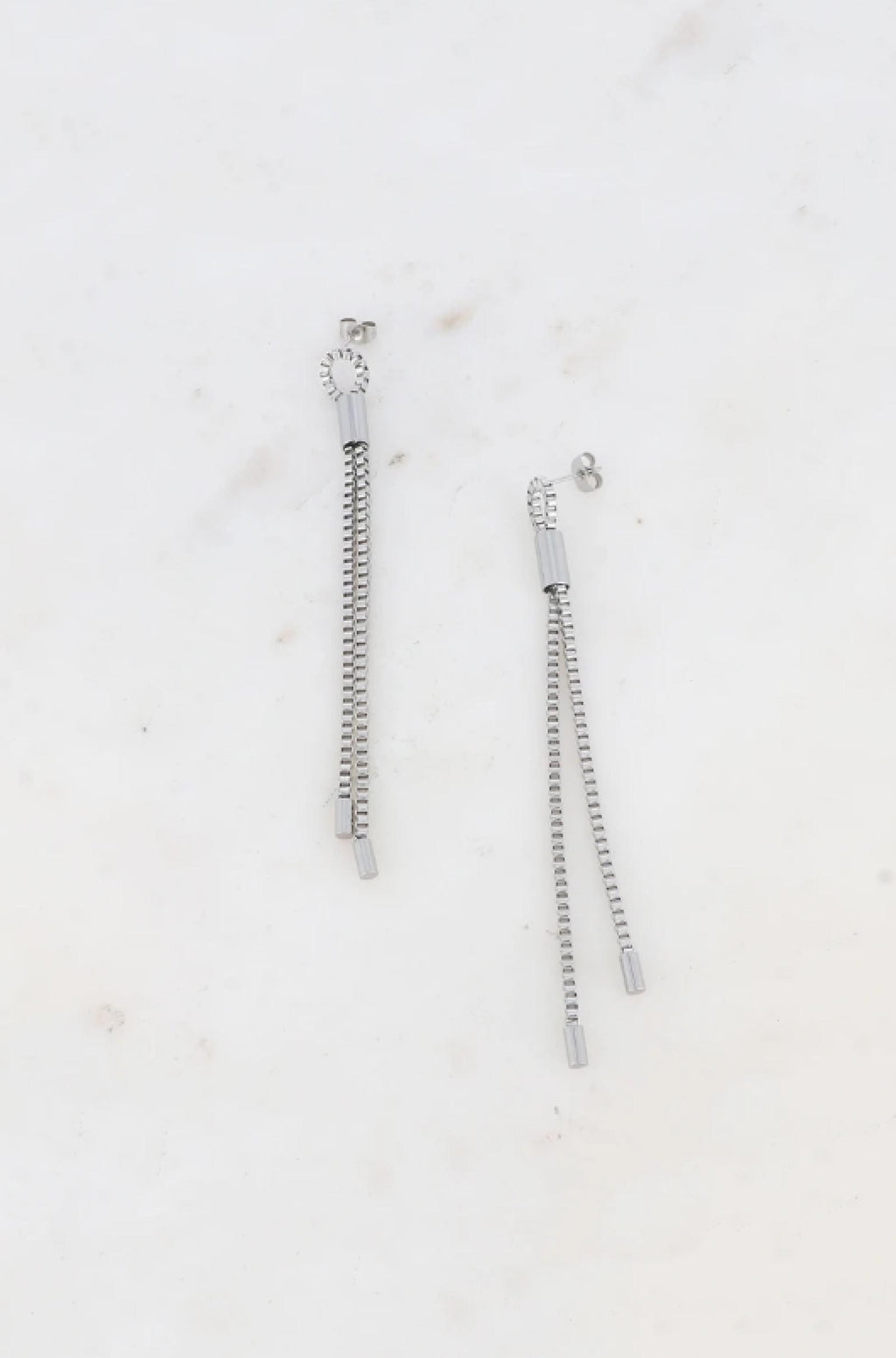 Boucles d’Oreilles Longues Chaînes Argentées - vue 2