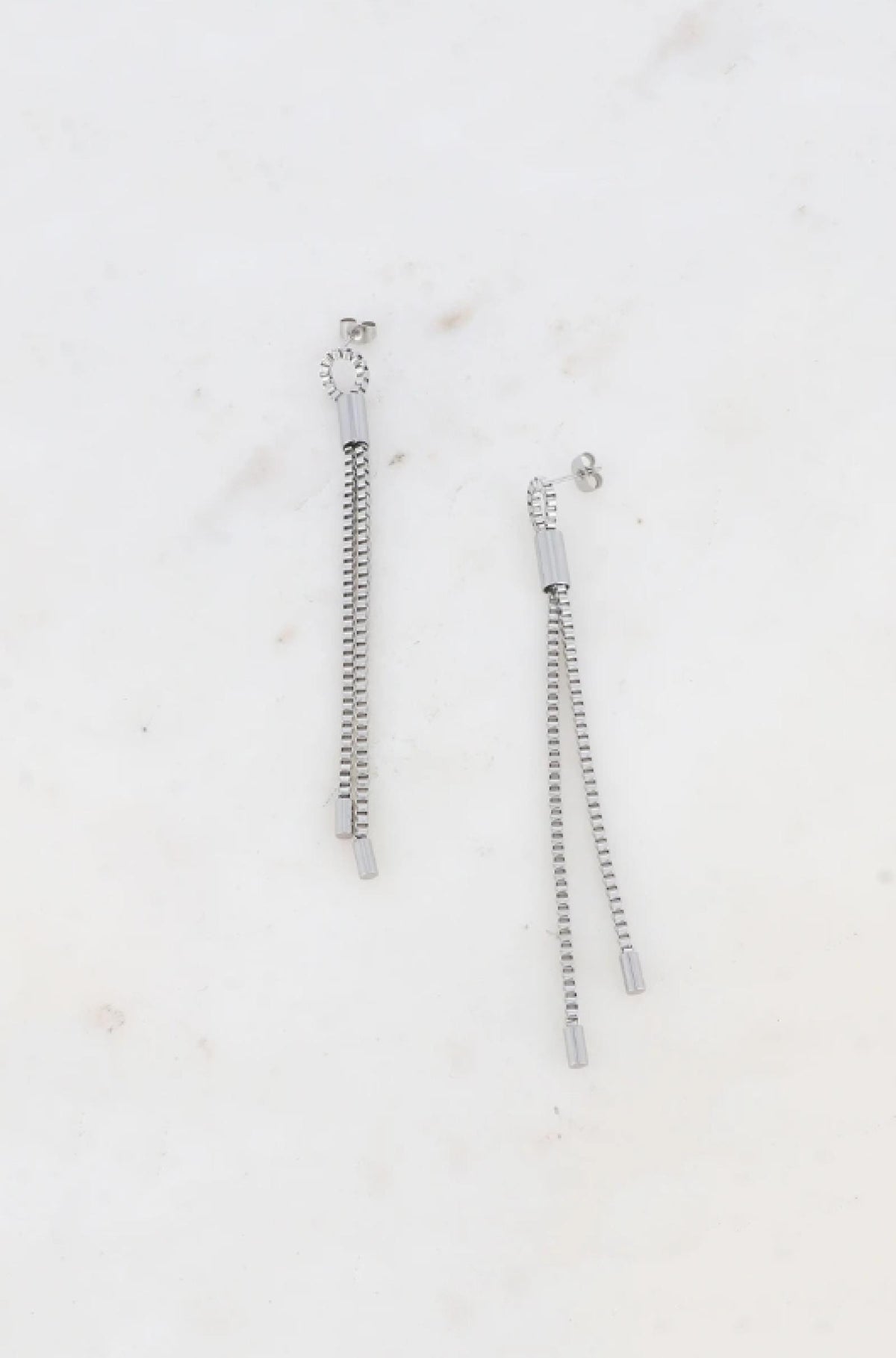 Boucles d’Oreilles Longues Chaînes Argentées - vue 2