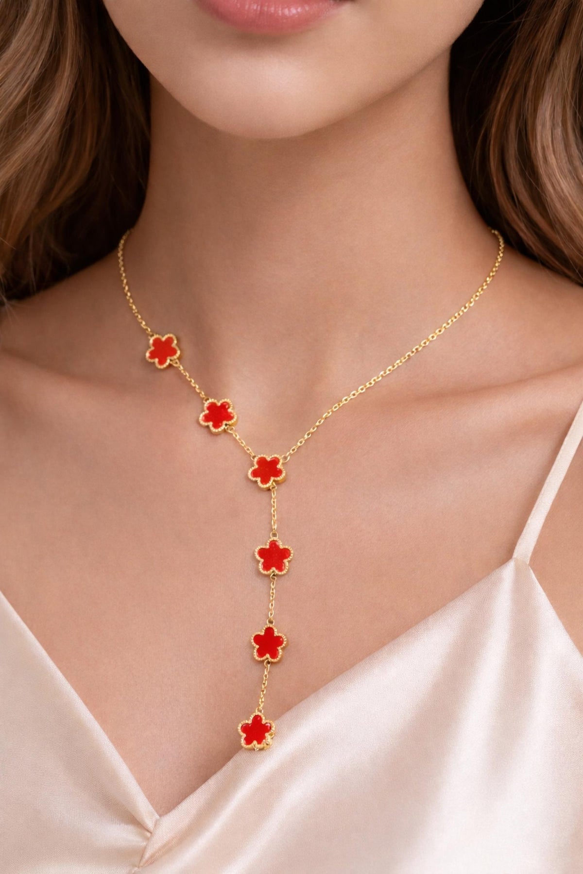 Collier sept fleurs rouges doré acier inoxydable Modèle Sette