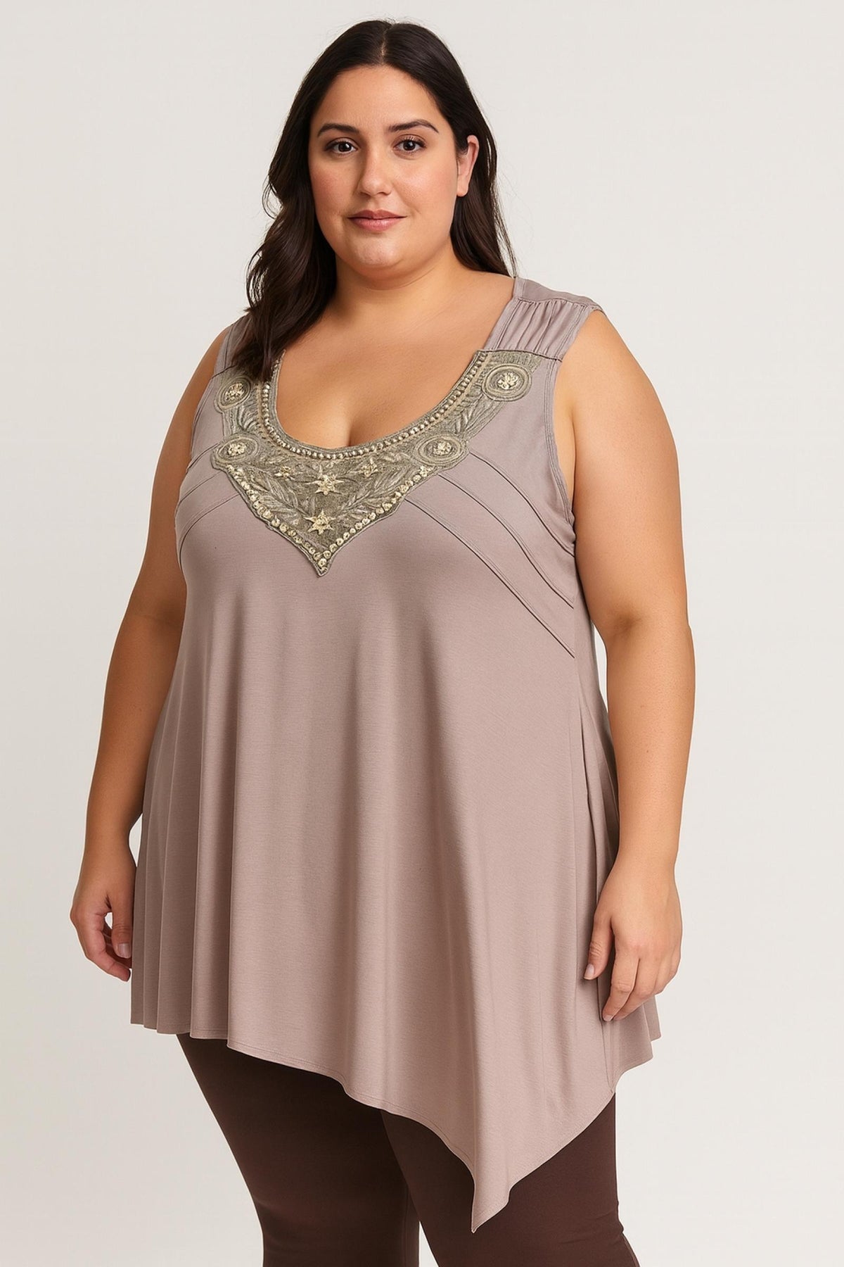 Débardeur asymétrique brodé gris et fuchsia Modèle Sanae