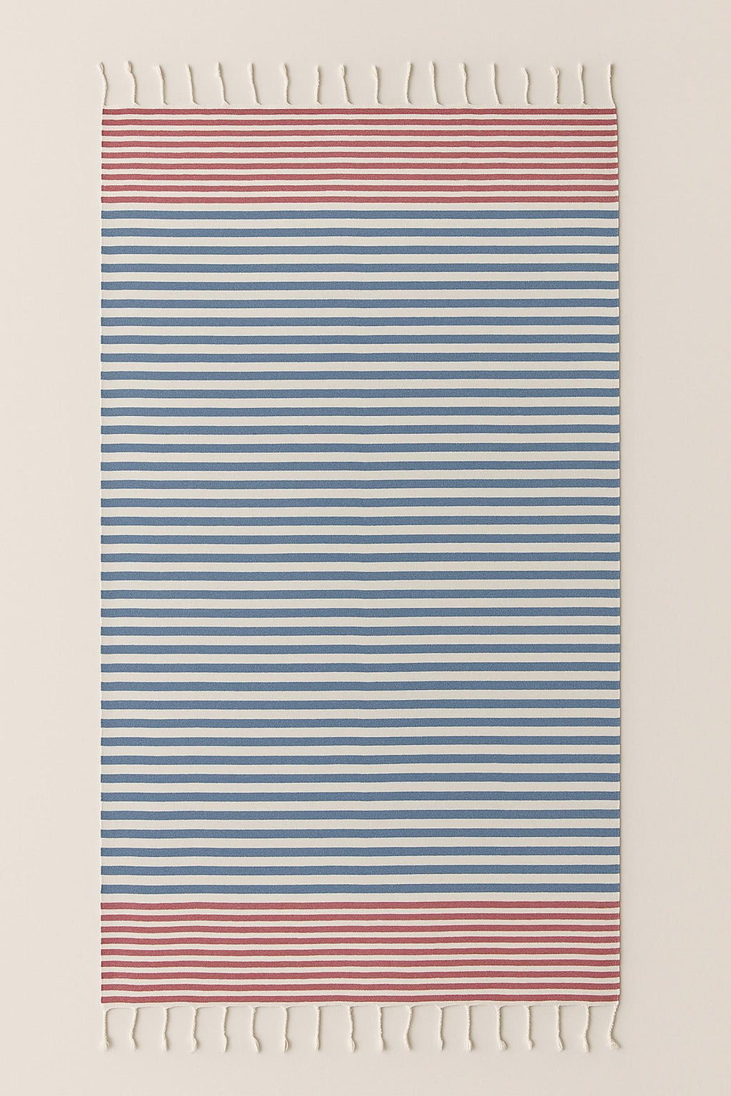Drap de plage rayé bleu et rouge