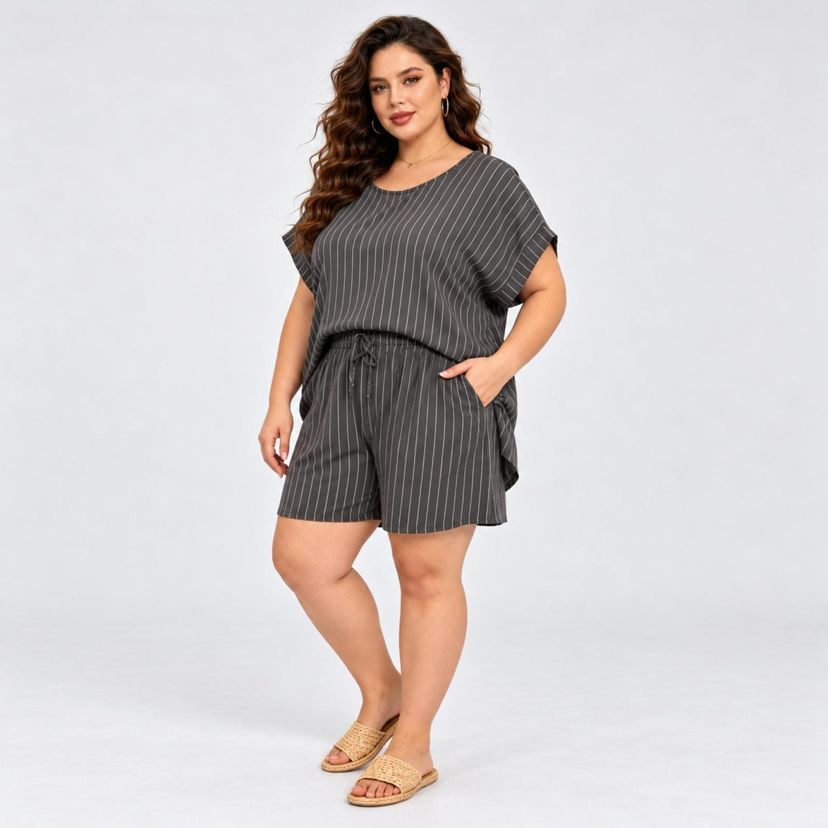 Ensemble grandes tailles noir top ample et short rayé Modèle Miya - vue 4