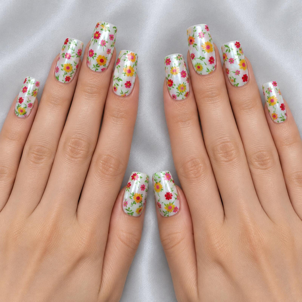 Faux ongles blancs à petites fleurs multicolores - vue 2