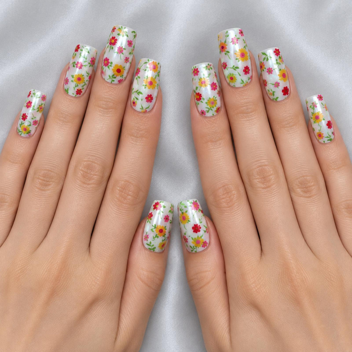 Faux ongles blancs à petites fleurs multicolores - vue 2