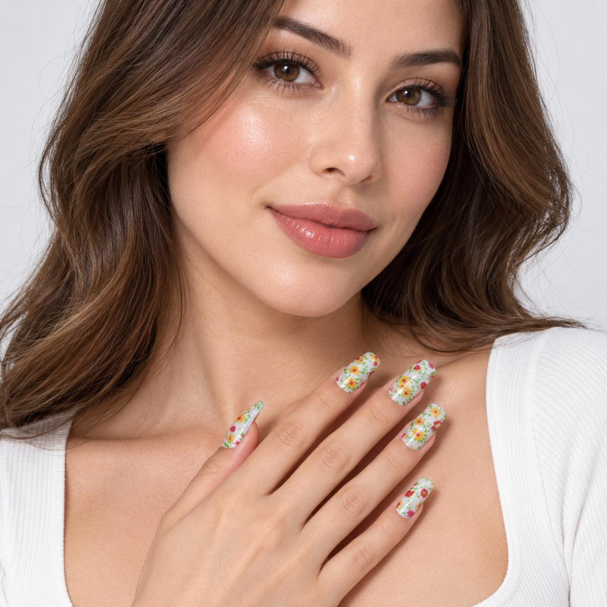 Faux ongles blancs à petites fleurs multicolores - vue 3