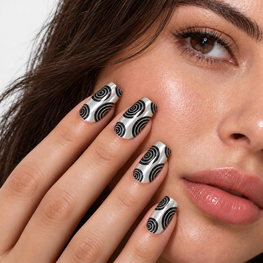 Faux ongles blancs nacrés à cercles concentriques - vue 2