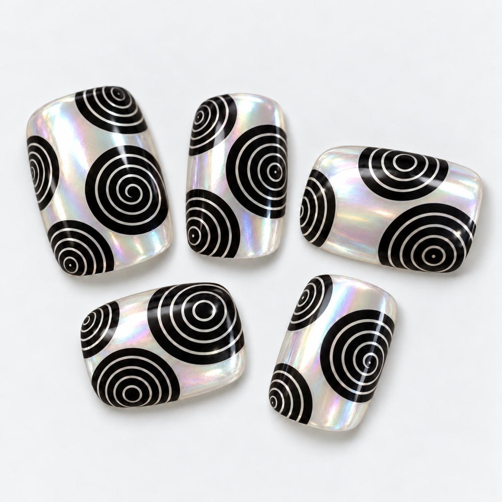 Faux ongles blancs nacrés à cercles concentriques - vue 4