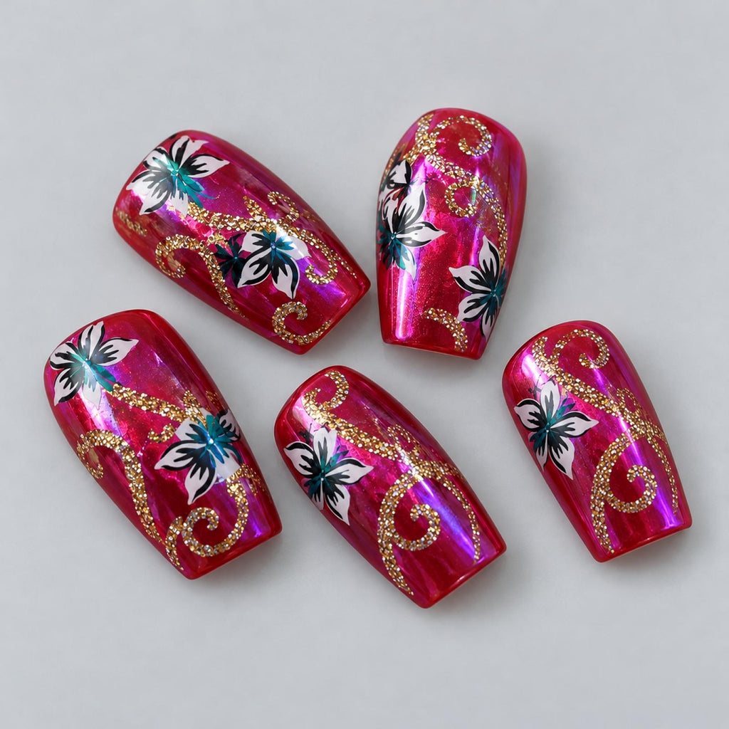 Faux ongles bordeaux à fleurs et arabesques dorées - vue 2