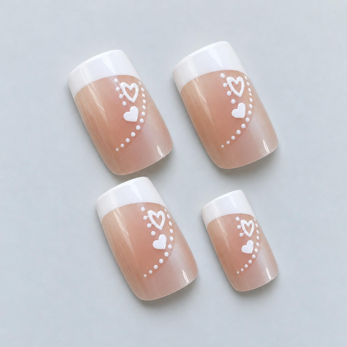 Faux ongles nacrés à cœurs et points blancs - vue 2