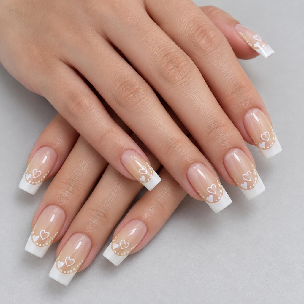 Faux ongles nacrés à cœurs et points blancs - vue 4