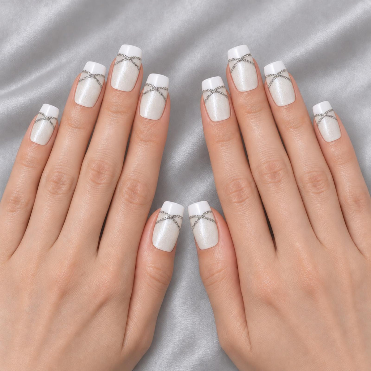Faux ongles nacrés à courbes argentées - vue 4