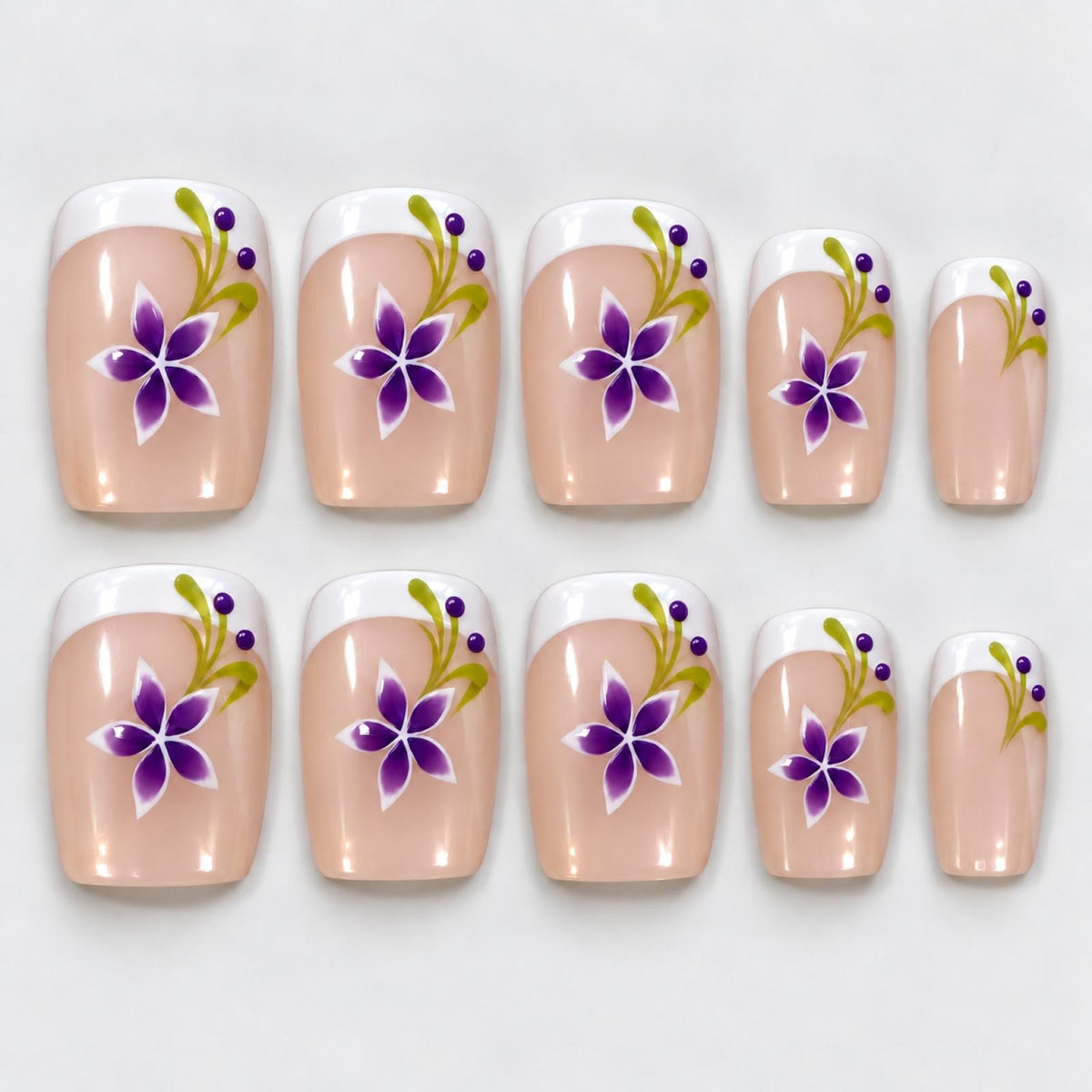 Faux ongles nacrés à fleurs violettes et courbes dorées - vue 3