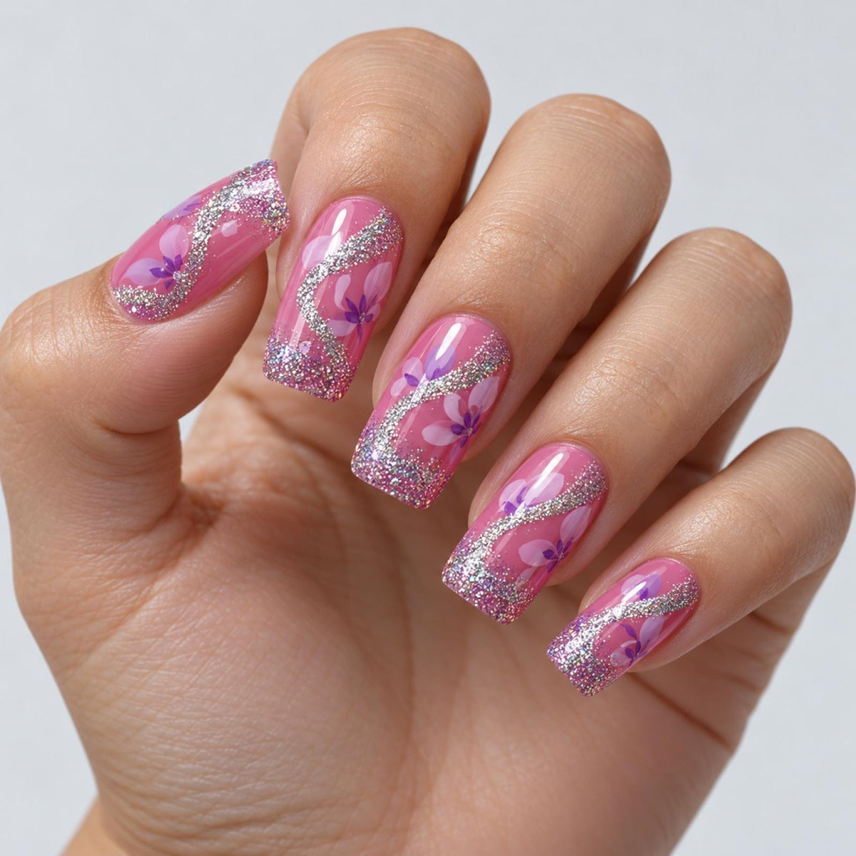 Faux ongles roses à arabesques pailletées