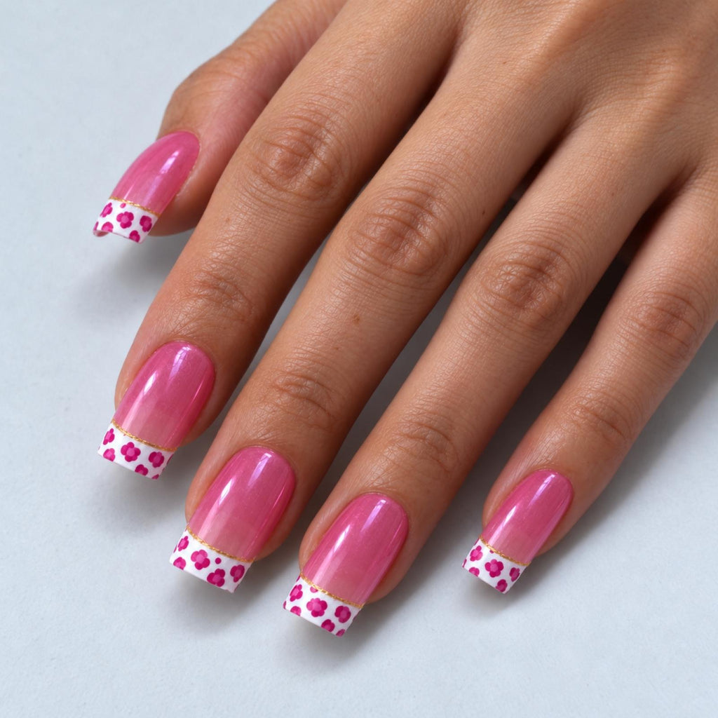 Faux ongles roses à bord léopard contrastant