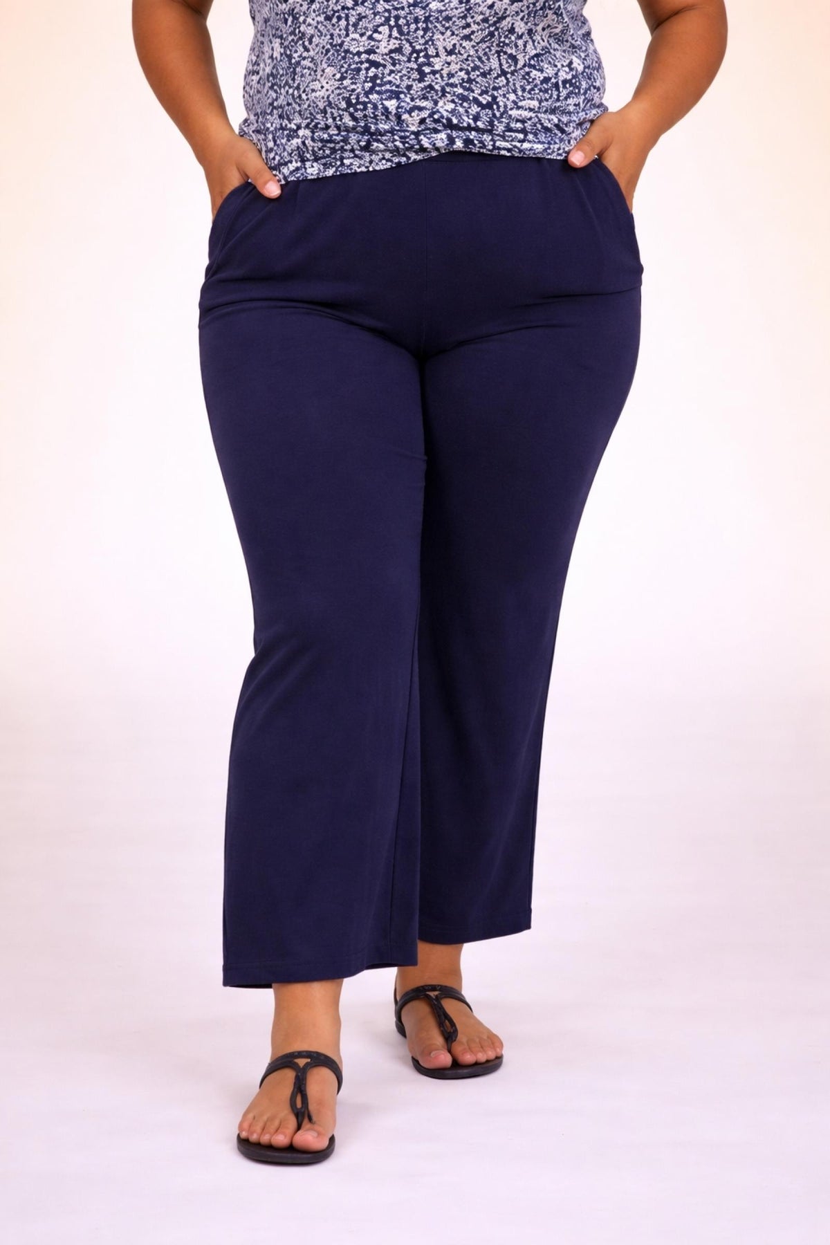 Pantacourt bleu nuit grande taille à poches Modèle H-3