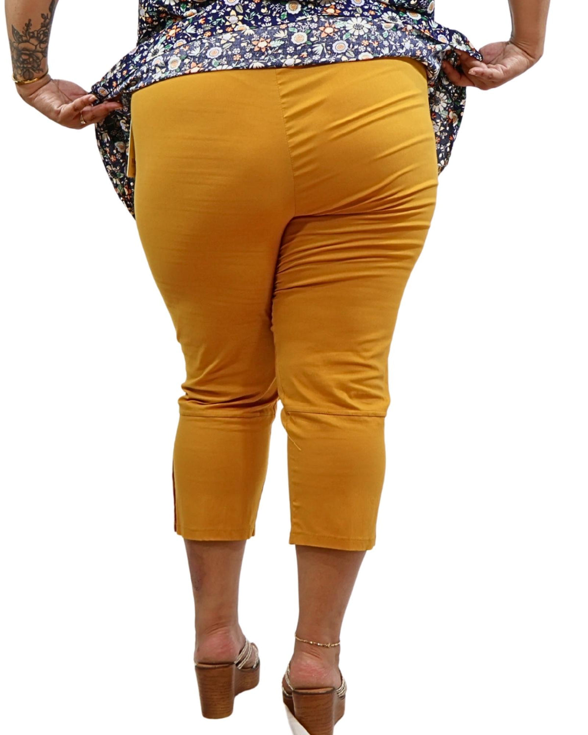 Pantacourt femme grandes tailles moutarde boutons bas Modèle Melbourne - vue 2