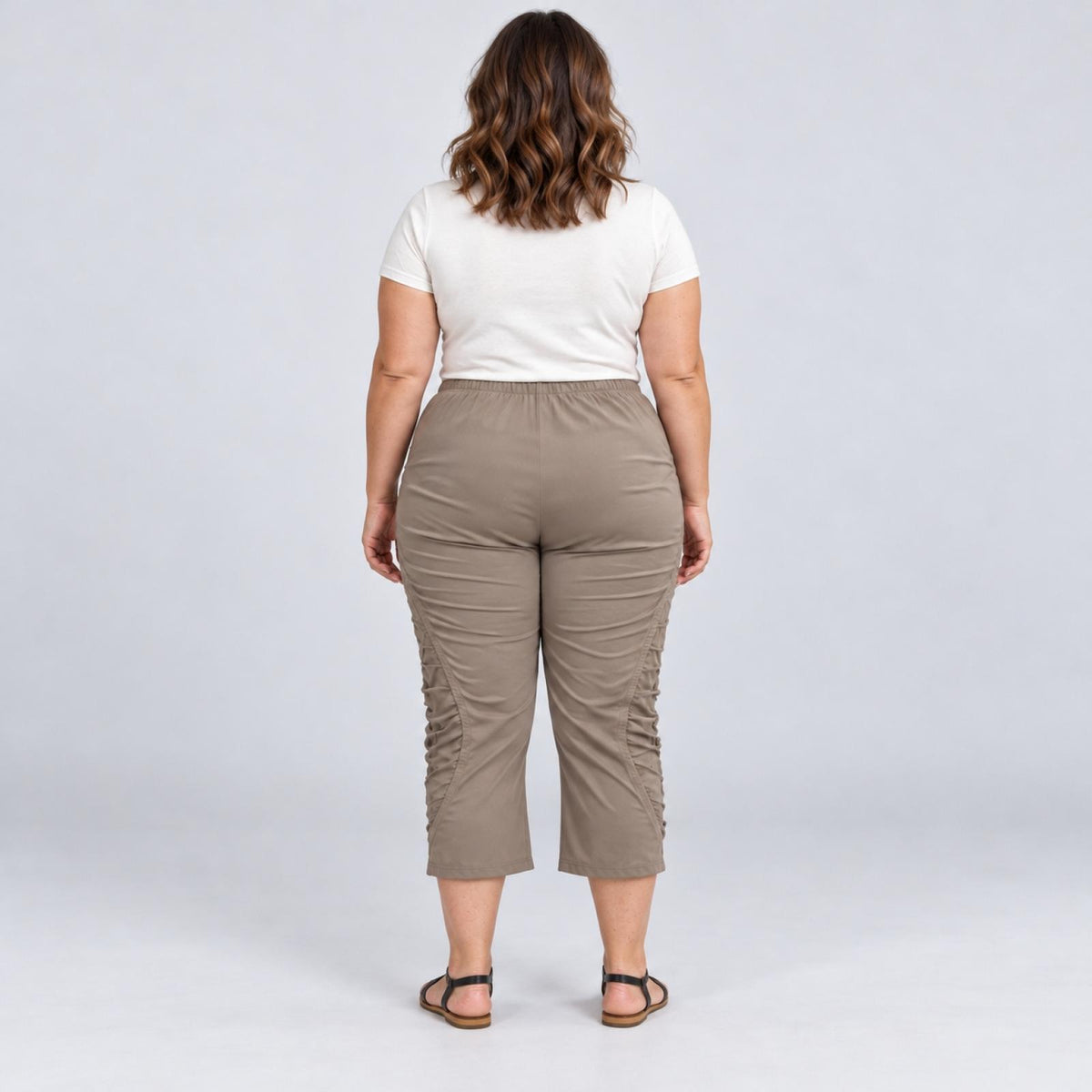Pantalon 7/8 taupe grande taille à fronces Modèle Phoenix - vue 3