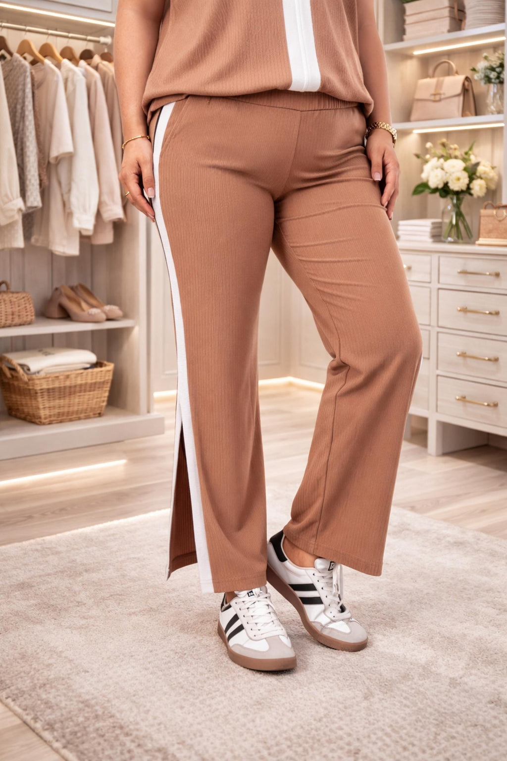 Pantalon femme grandes tailles côtelé bande contrastante Modèle Éclat