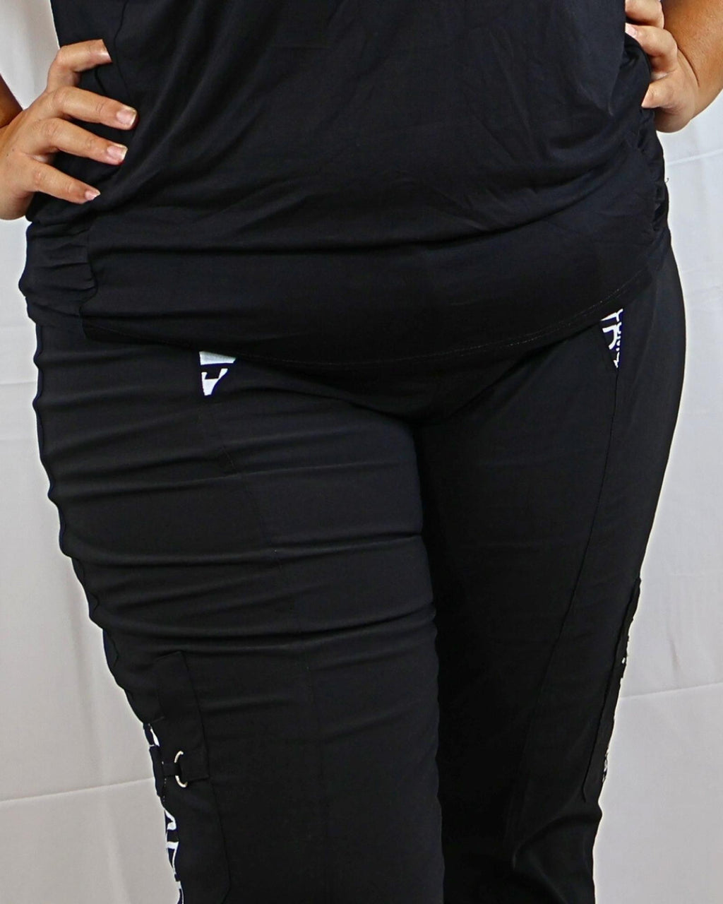 Pantalon femme grandes tailles droit imprimé côtés Modèle Black - Jean-Marc-Philippe - vue 2