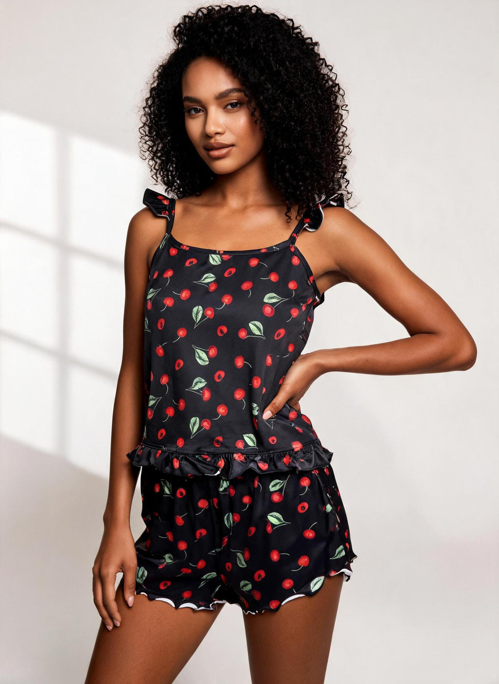 Pyjama noir à cerises avec bandeau de nuit Modèle Cerise