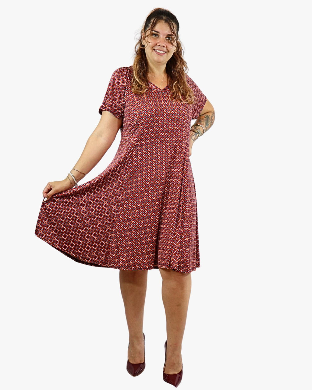 Robe casual grandes tailles géométrique rouge Modèle Isabella - Santa Mode - vue 4
