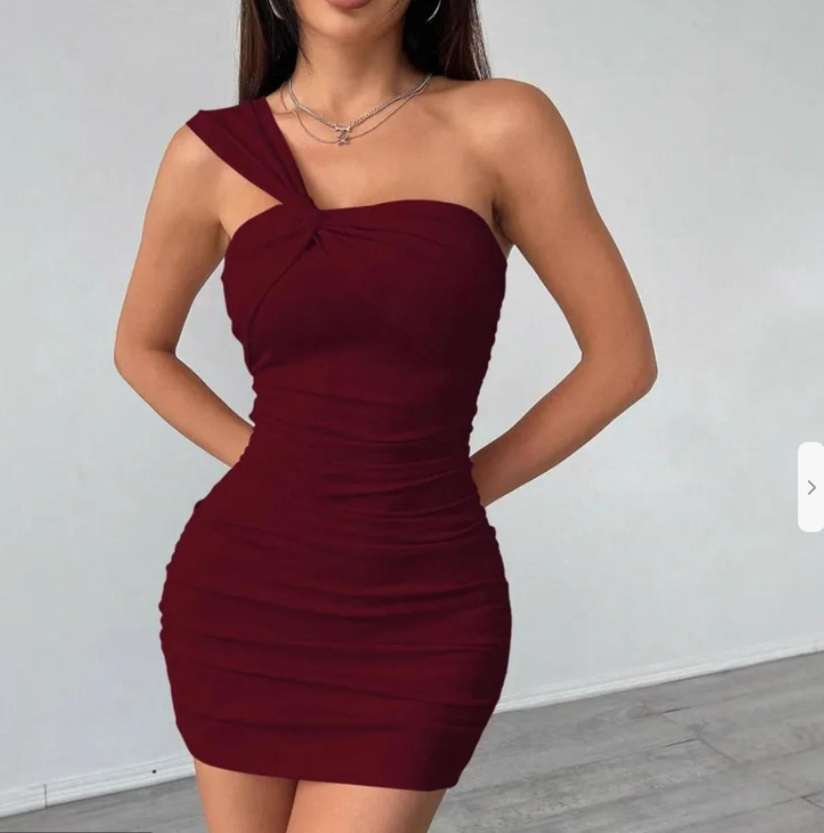 Robe courte bordeaux asymétrique Modèle Tessa - vue 2