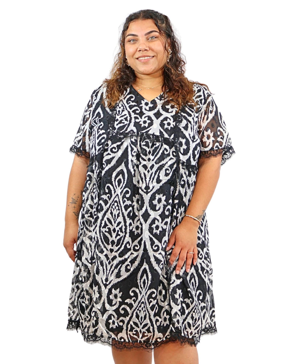 Robe courte dentelle - Modèle Sabrina - Santa Mode