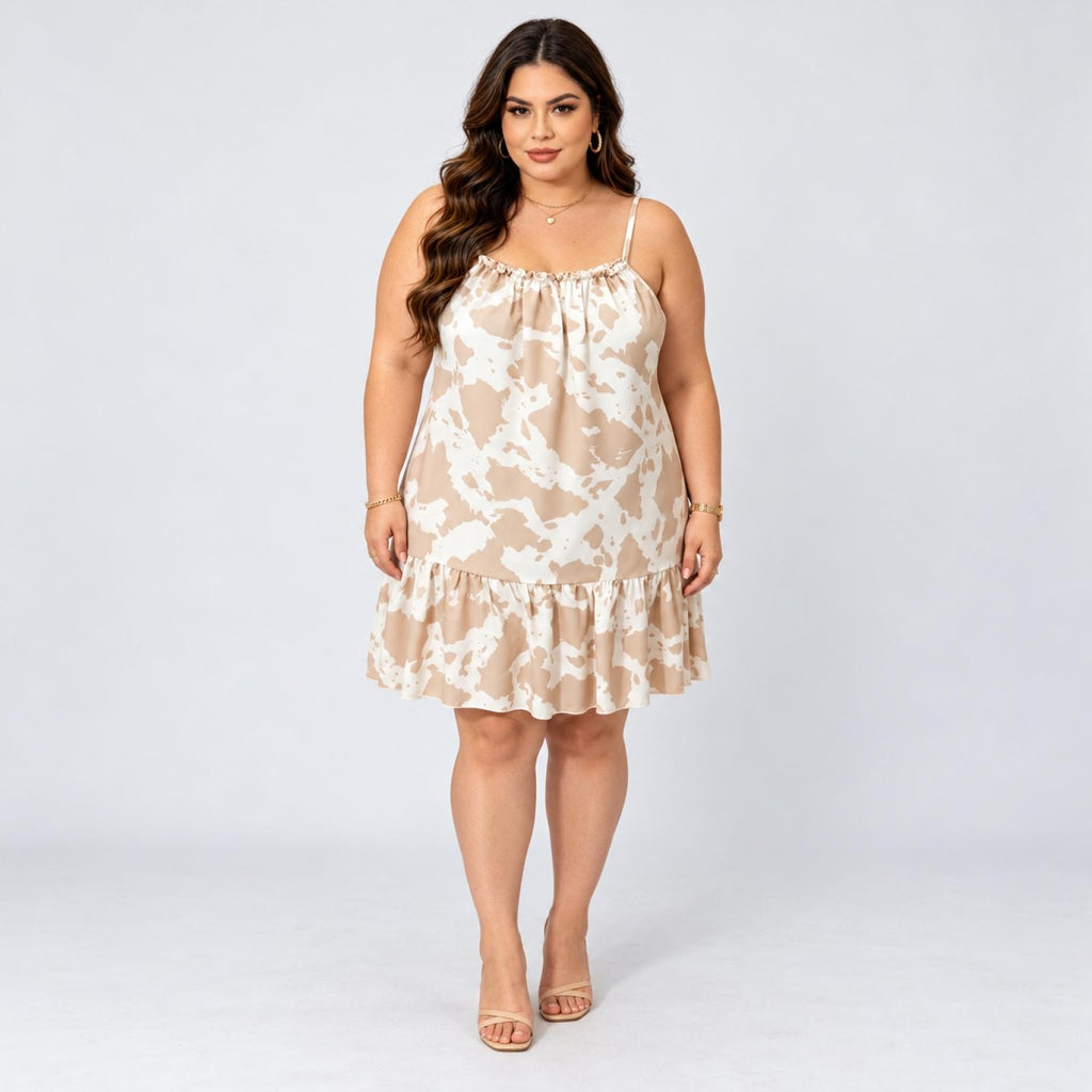 Robe grandes tailles beige à bretelles et volant Modèle Leyna