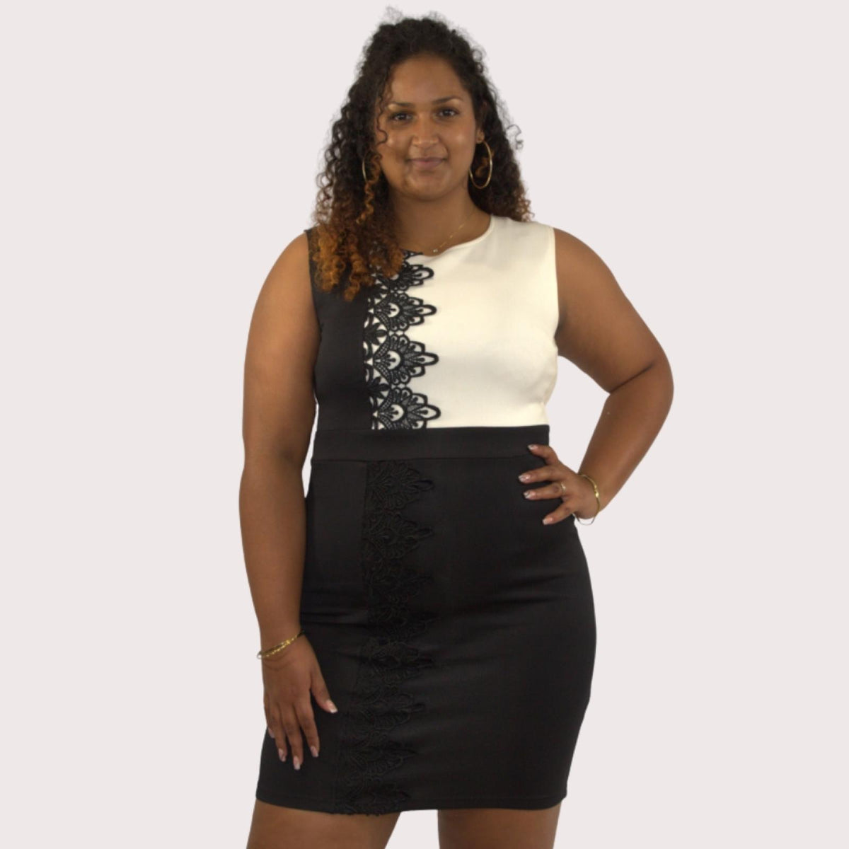 Robe grandes tailles bicolore en dentelle Modèle Mélina - Santa Mode