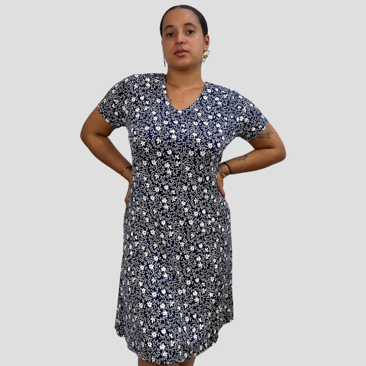 Robe grandes tailles bleu marine florale Modèle Evelina - Santa Mode