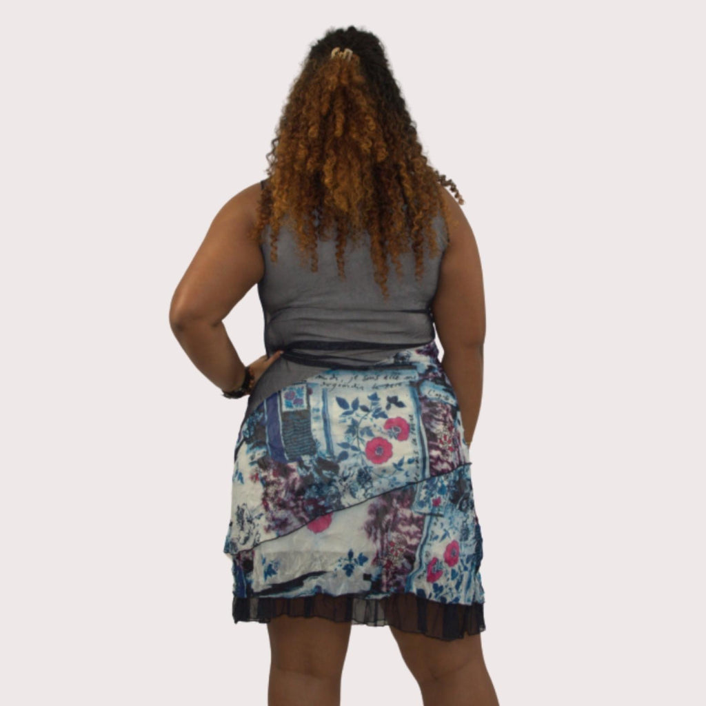 Robe grandes tailles imprimé artistique Modèle Mérida - Santa Mode - vue 2