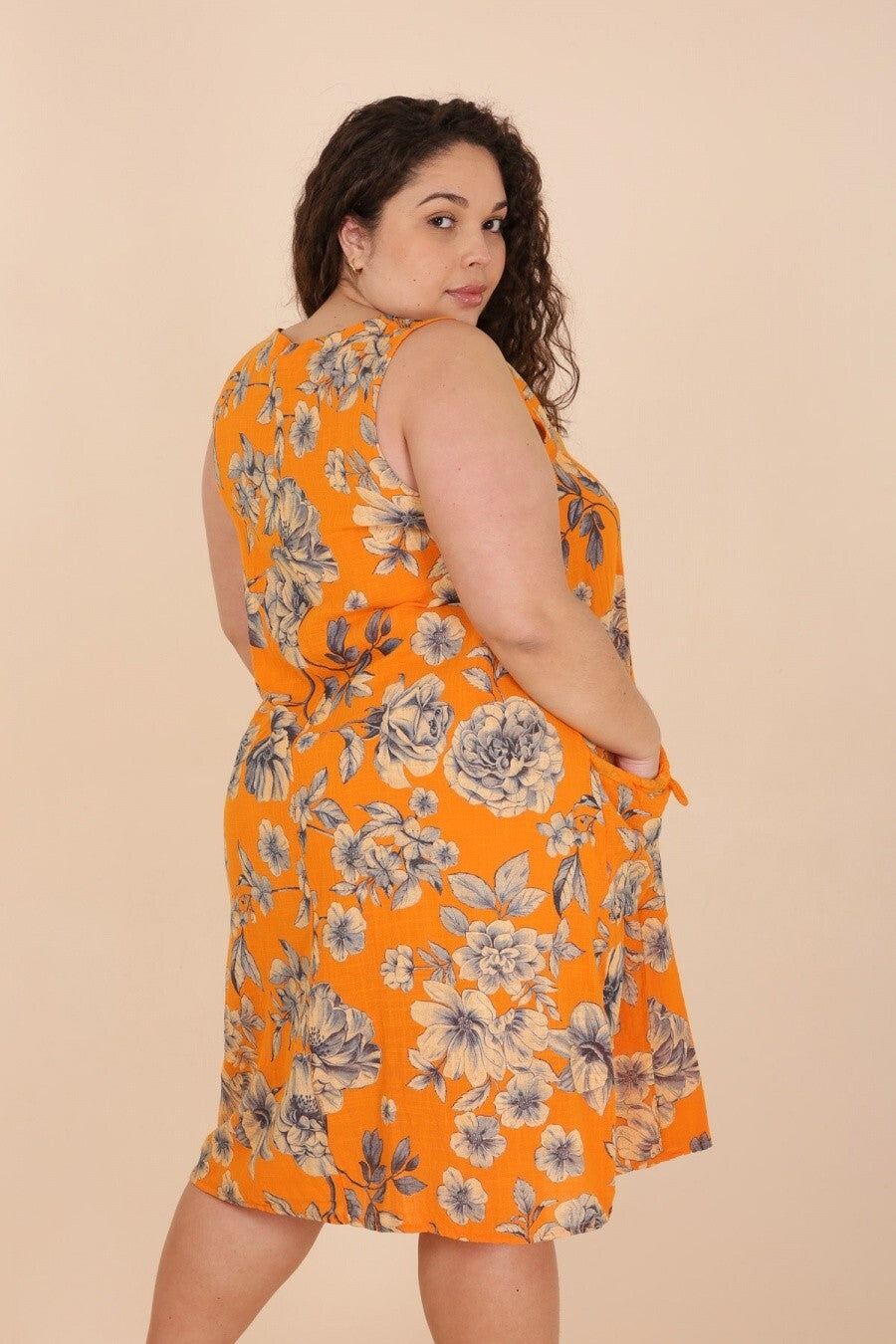 Robe grandes tailles orange imprimé floral Modèle Tarente - Santa Mode - vue 3
