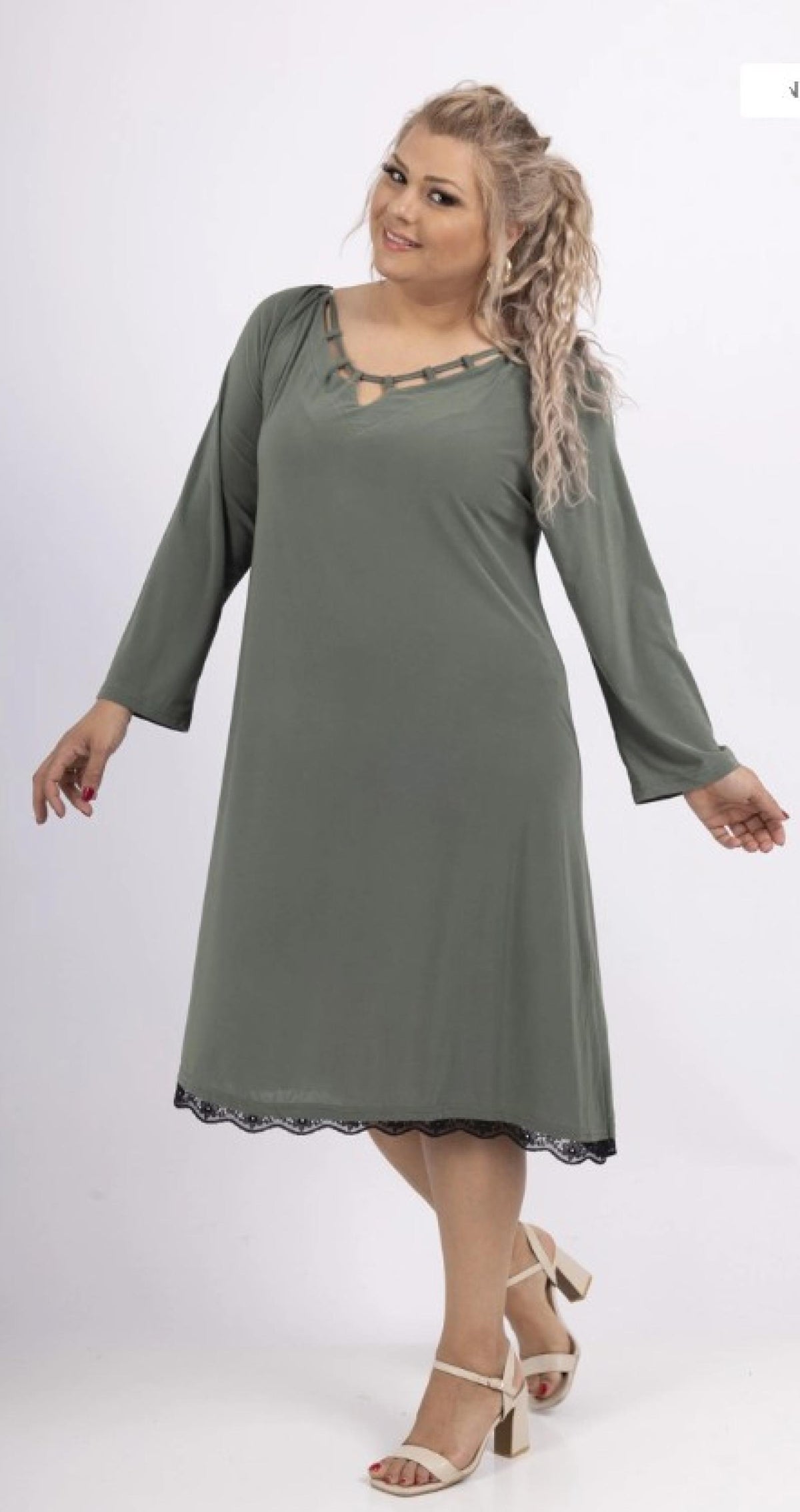 Robe grandes tailles verte à col croisé Modèle Minuit - Santa Mode - vue 2