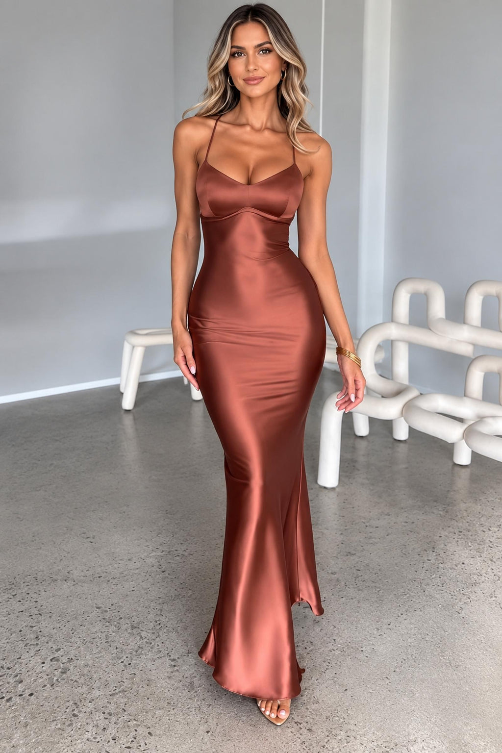 Robe longue satinée dos nu marron cuivré Modèle Victoria - vue 3