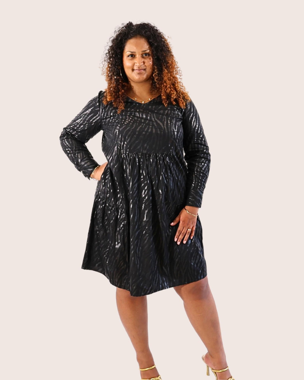 Robe noire effet zébré brillant - Modèle Clari - Sheego