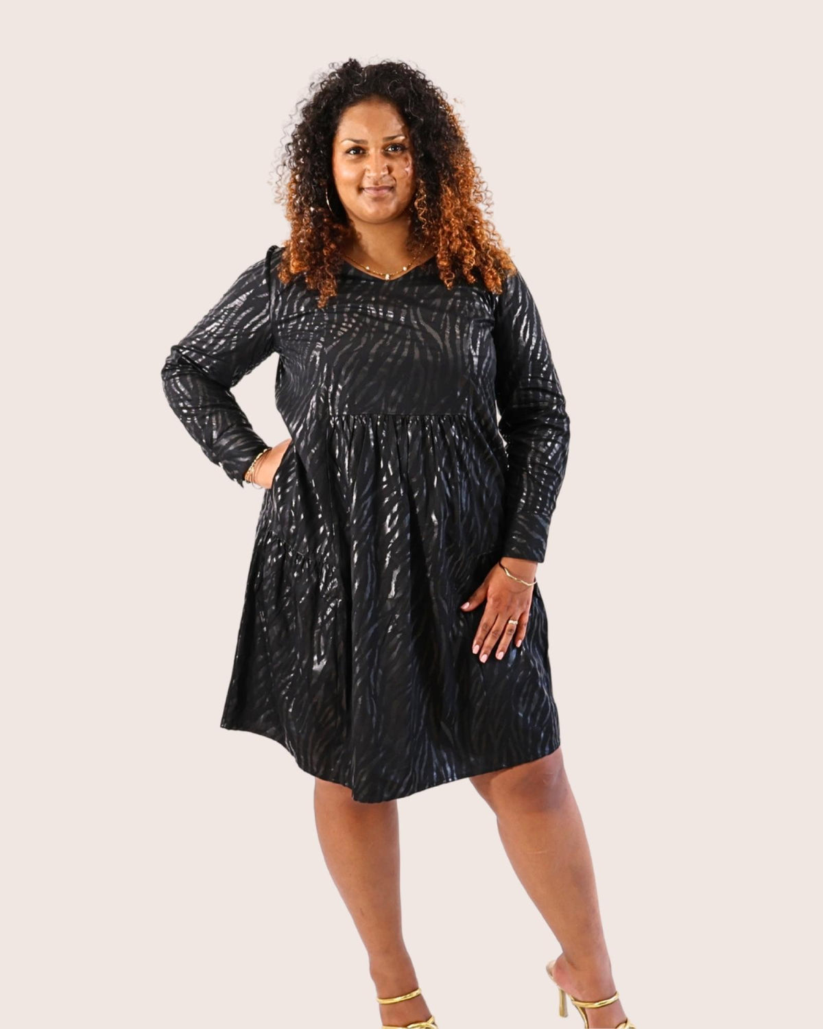 Robe noire effet zébré brillant - Modèle Clari - Sheego