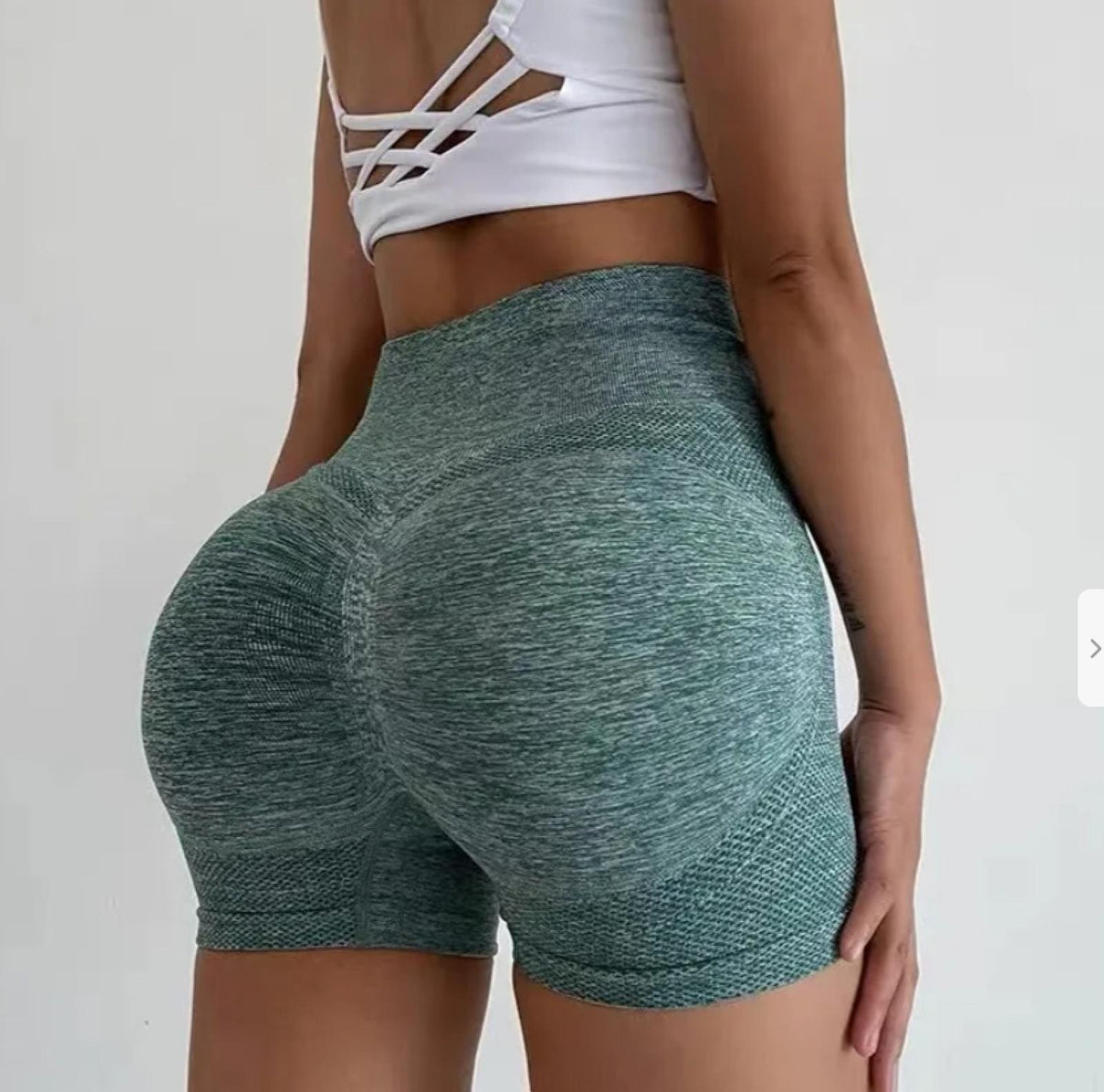 Short femme sculptant vert Modèle Alma