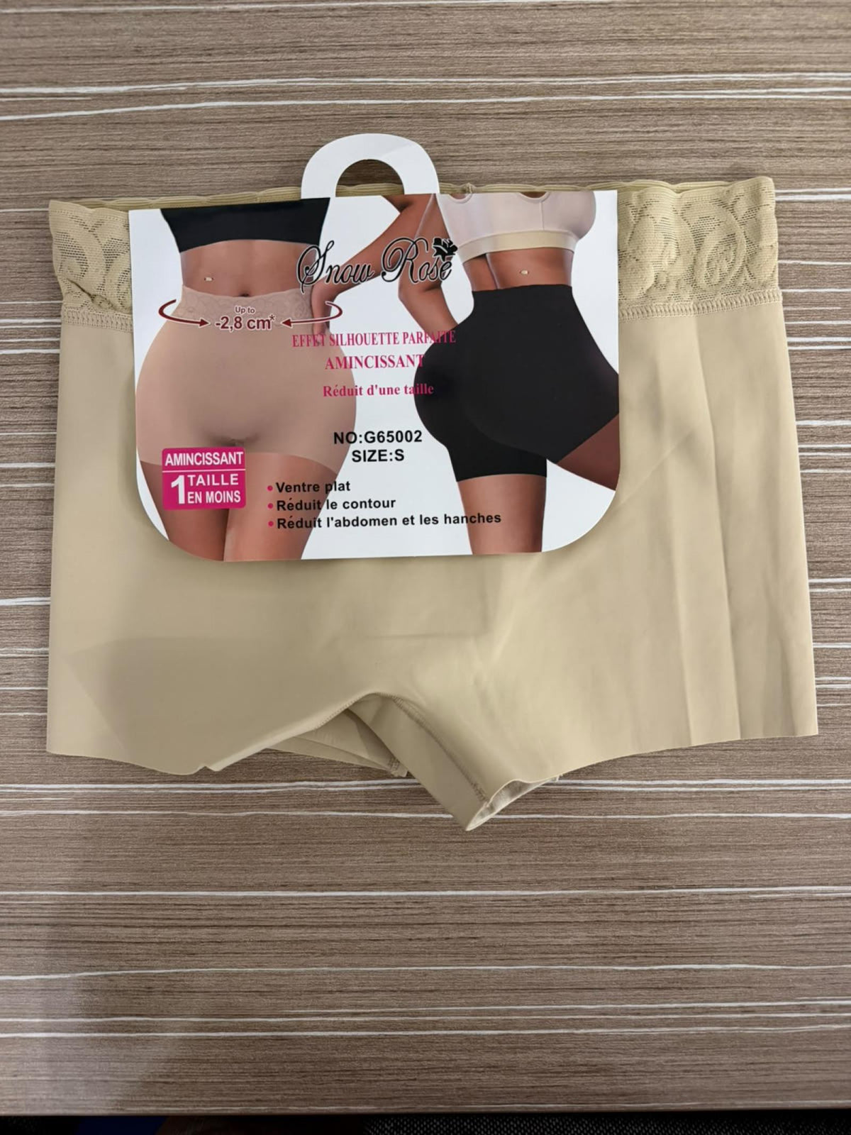 Short gainant beige à taille en dentelle - vue 7