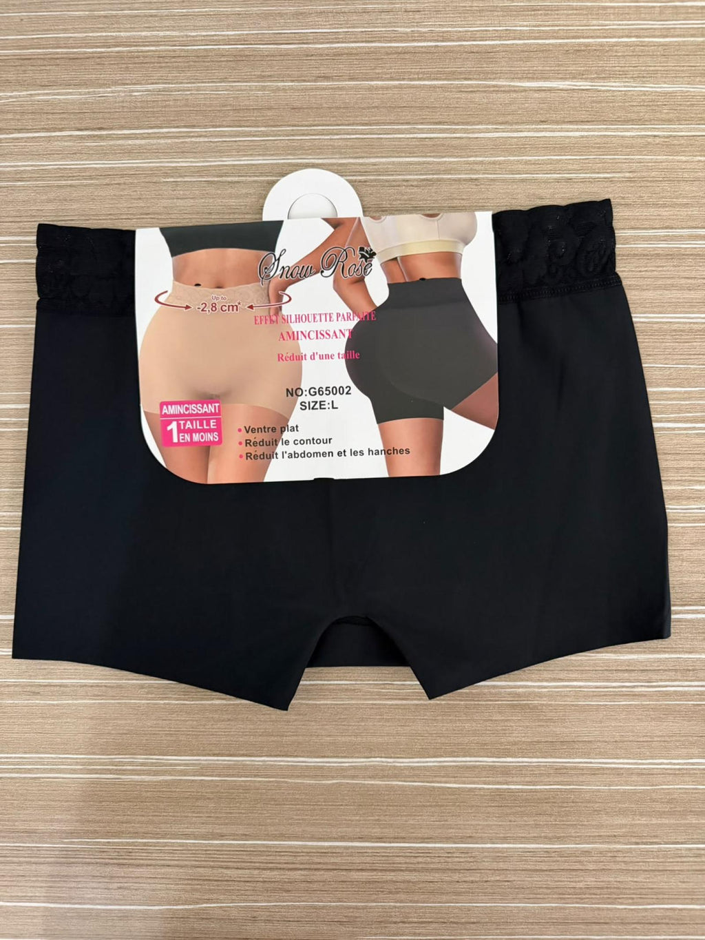 Short gainant noir à taille en dentelle - vue 6