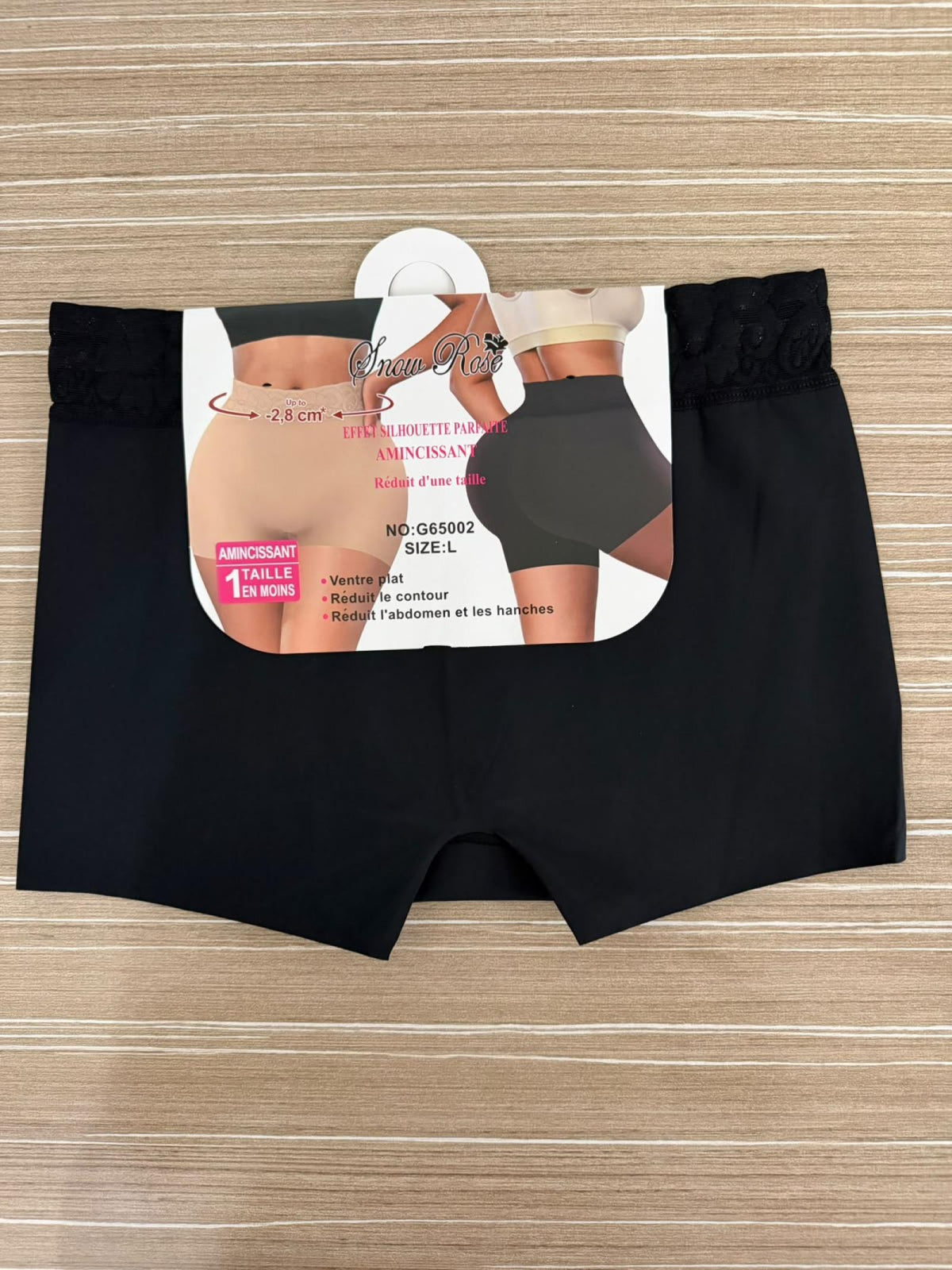 Short gainant noir à taille en dentelle - vue 6