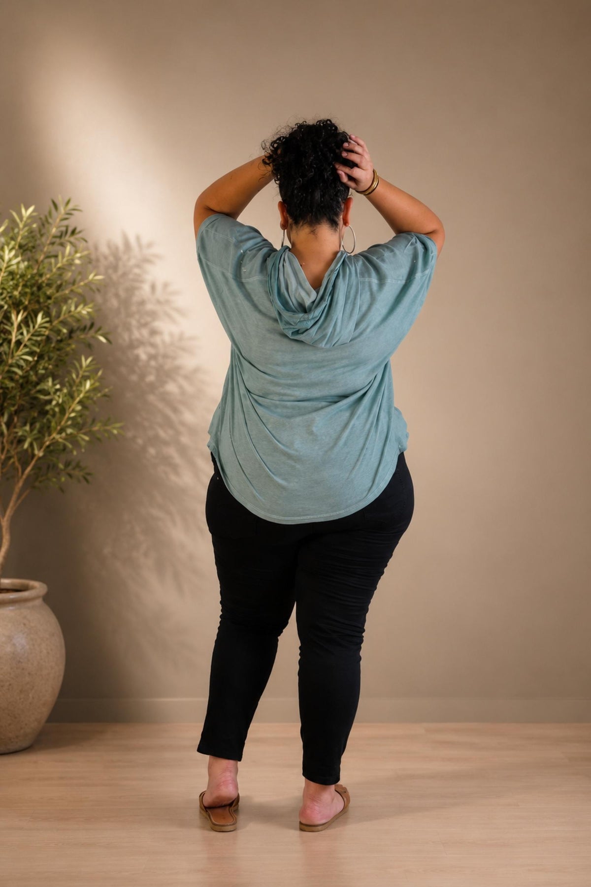 T-shirt femme grandes tailles à capuche Modèle Confort - vue 2