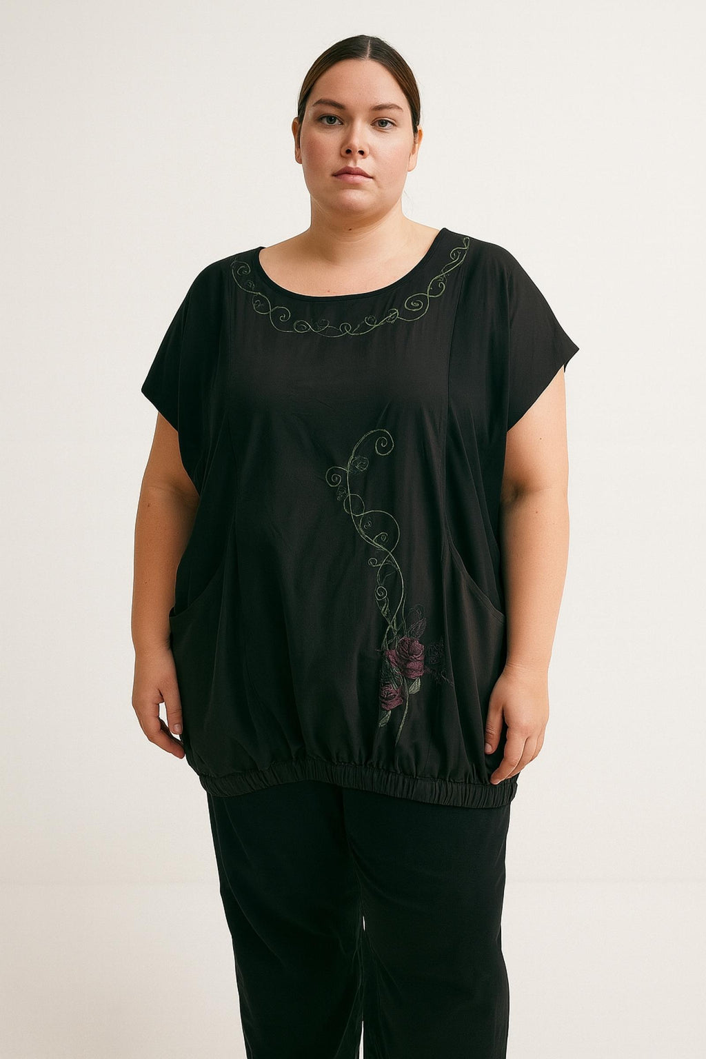 T-shirt femme noir brodé Modèle Zafra - Santa Mode
